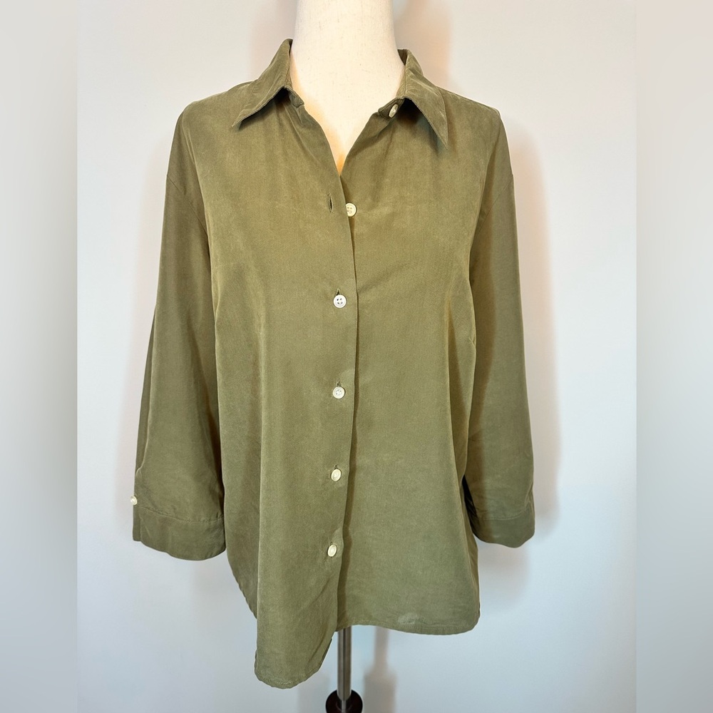 Sz L Liz Claiborne LizSport button front lightweight button front top 3/4 sleeve